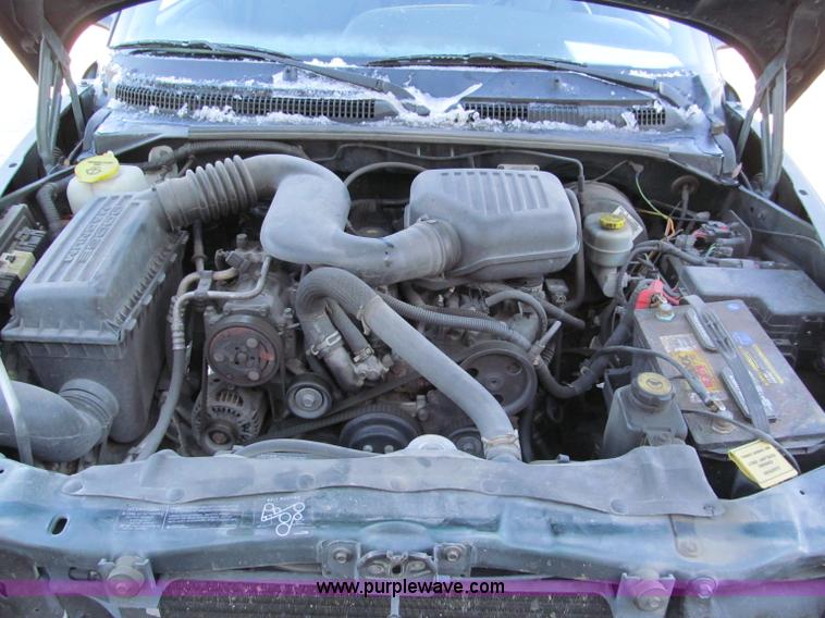 image for item E5871 1999 Dodge Dakota Club Cab pickup truck