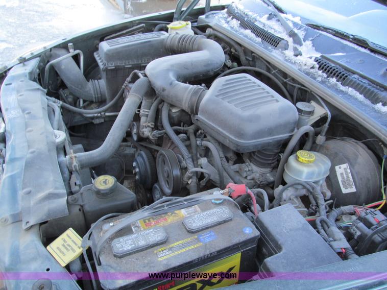 image for item E5871 1999 Dodge Dakota Club Cab pickup truck