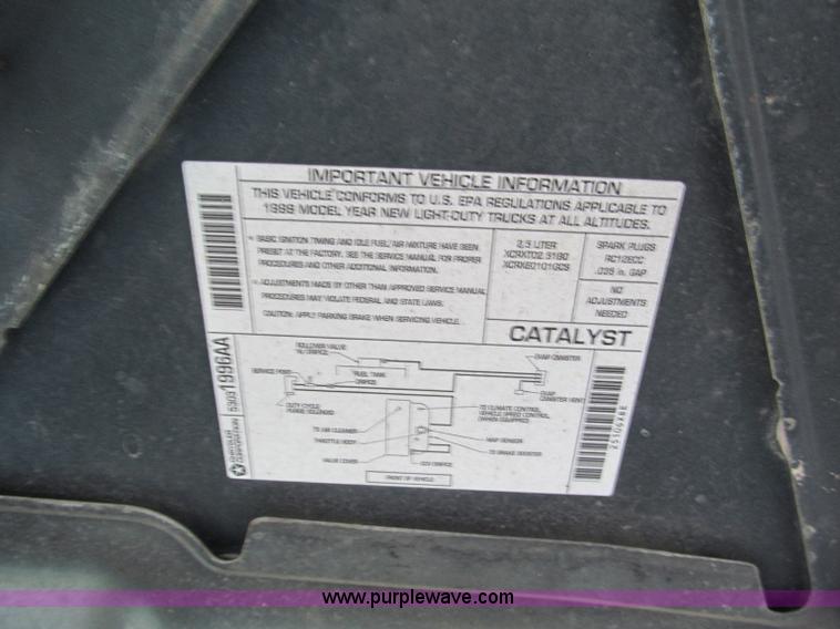 image for item E5871 1999 Dodge Dakota Club Cab pickup truck