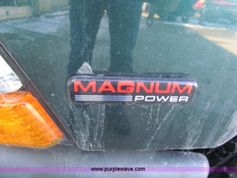 image for item E5871 1999 Dodge Dakota Club Cab pickup truck