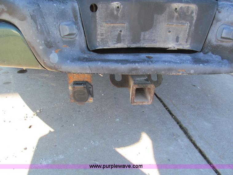 image for item E5871 1999 Dodge Dakota Club Cab pickup truck