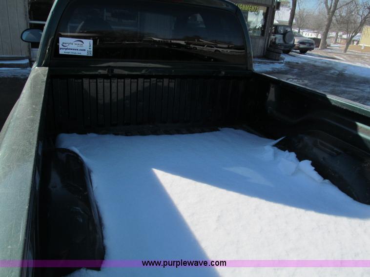 image for item E5871 1999 Dodge Dakota Club Cab pickup truck
