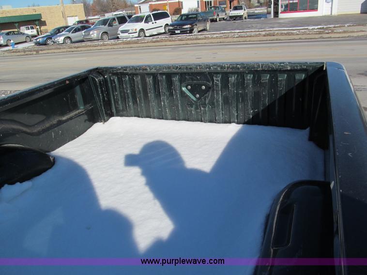 image for item E5871 1999 Dodge Dakota Club Cab pickup truck