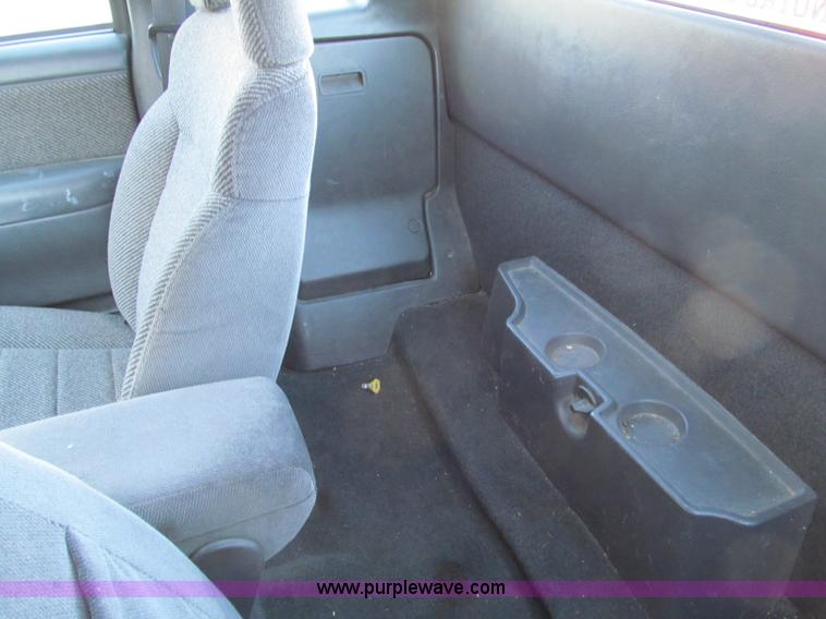 image for item E5872 1995 Chevrolet S10 LS Extended Cab pickup truck