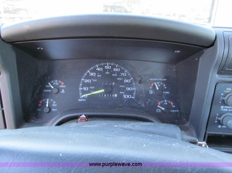 image for item E5872 1995 Chevrolet S10 LS Extended Cab pickup truck