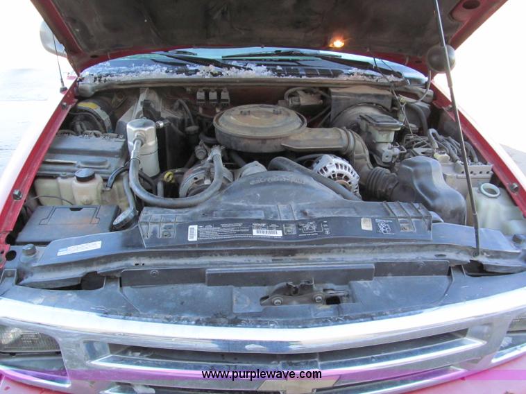 image for item E5872 1995 Chevrolet S10 LS Extended Cab pickup truck