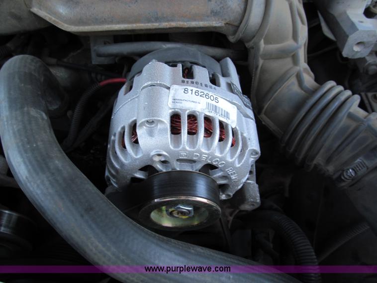 image for item E5872 1995 Chevrolet S10 LS Extended Cab pickup truck