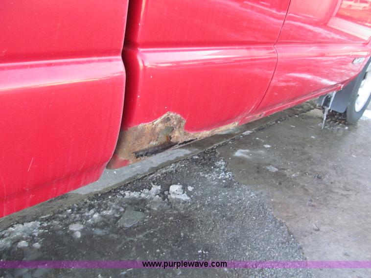 image for item E5872 1995 Chevrolet S10 LS Extended Cab pickup truck