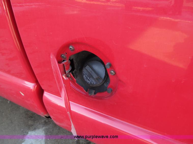 image for item E5872 1995 Chevrolet S10 LS Extended Cab pickup truck