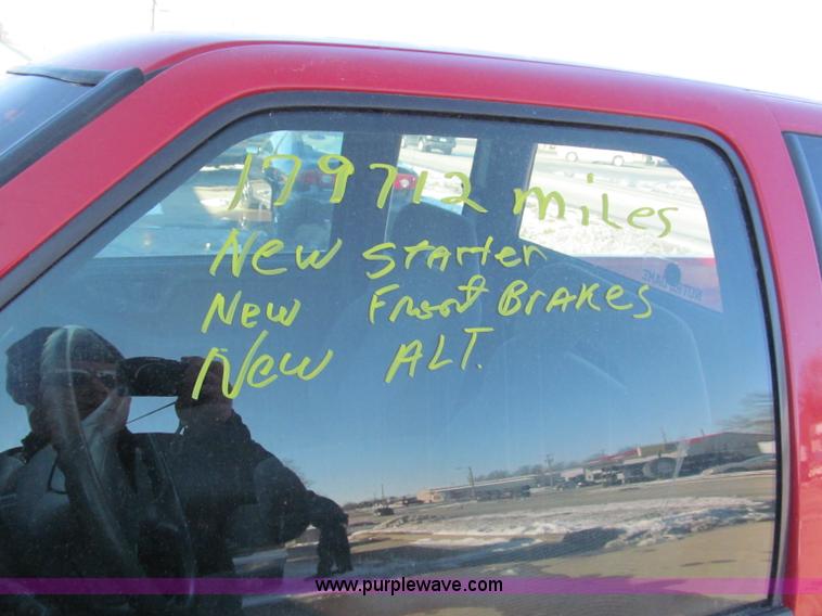 image for item E5872 1995 Chevrolet S10 LS Extended Cab pickup truck