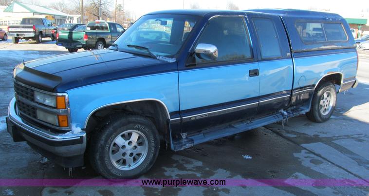 image for item E5873 1993 Chevrolet 1500 Extended Cab pickup truck