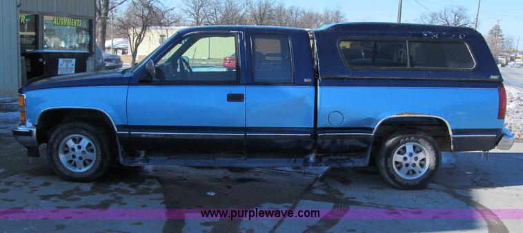image for item E5873 1993 Chevrolet 1500 Extended Cab pickup truck