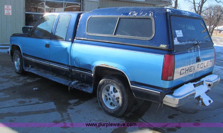 image for item E5873 1993 Chevrolet 1500 Extended Cab pickup truck