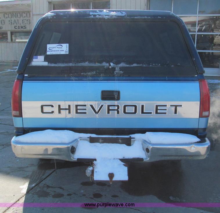 image for item E5873 1993 Chevrolet 1500 Extended Cab pickup truck
