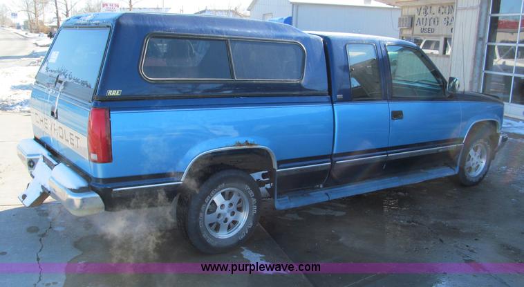 image for item E5873 1993 Chevrolet 1500 Extended Cab pickup truck