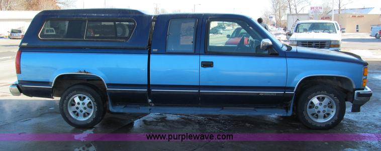 image for item E5873 1993 Chevrolet 1500 Extended Cab pickup truck