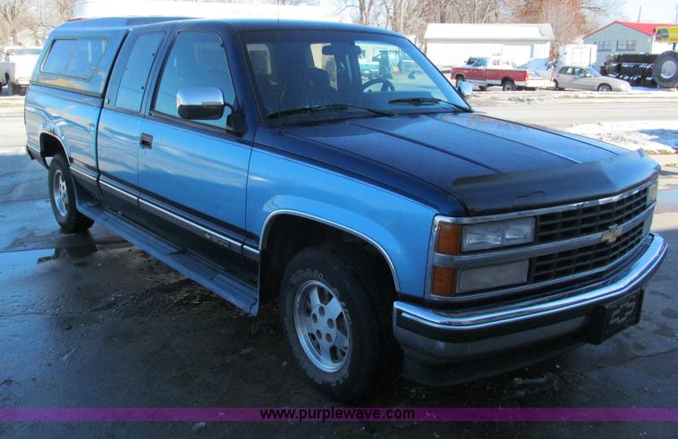 image for item E5873 1993 Chevrolet 1500 Extended Cab pickup truck