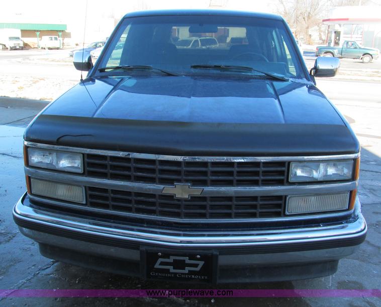 image for item E5873 1993 Chevrolet 1500 Extended Cab pickup truck