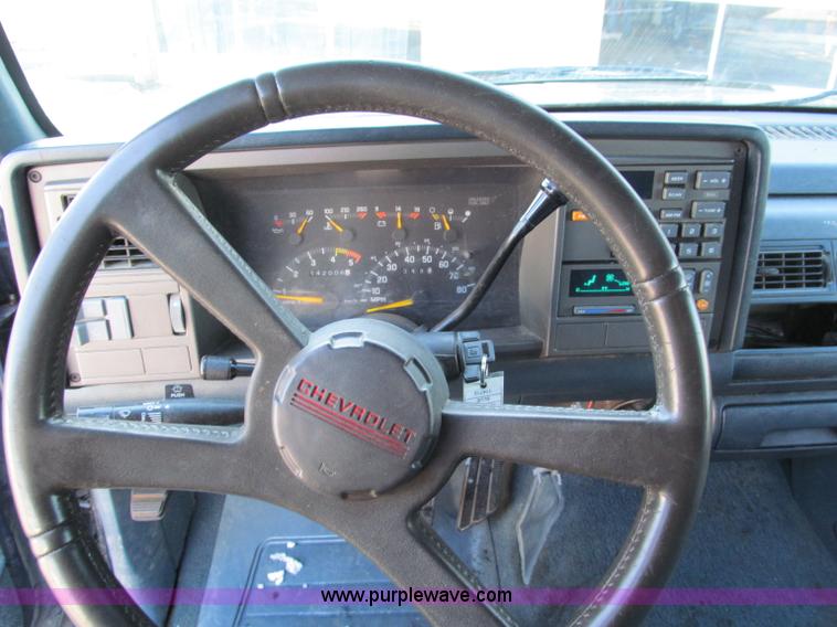 image for item E5873 1993 Chevrolet 1500 Extended Cab pickup truck