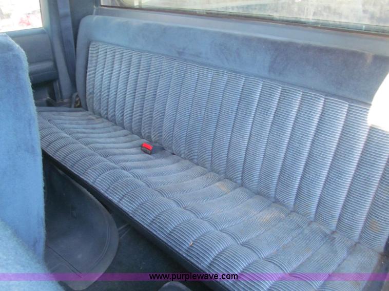 image for item E5873 1993 Chevrolet 1500 Extended Cab pickup truck