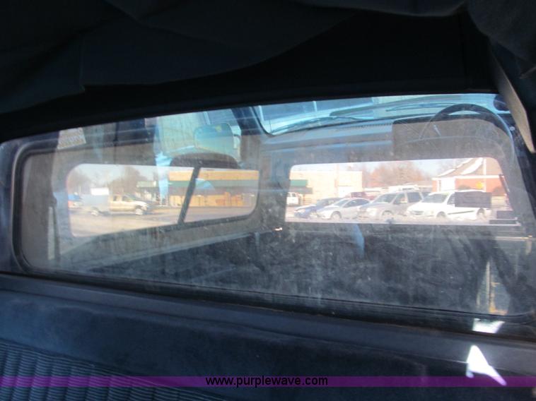 image for item E5873 1993 Chevrolet 1500 Extended Cab pickup truck