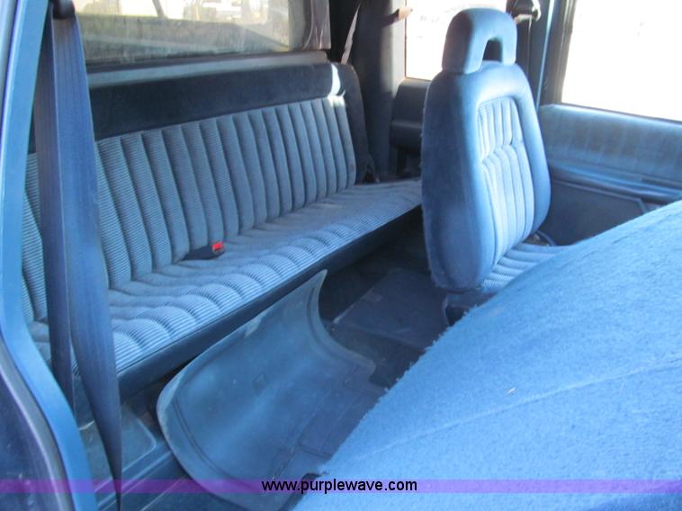 image for item E5873 1993 Chevrolet 1500 Extended Cab pickup truck