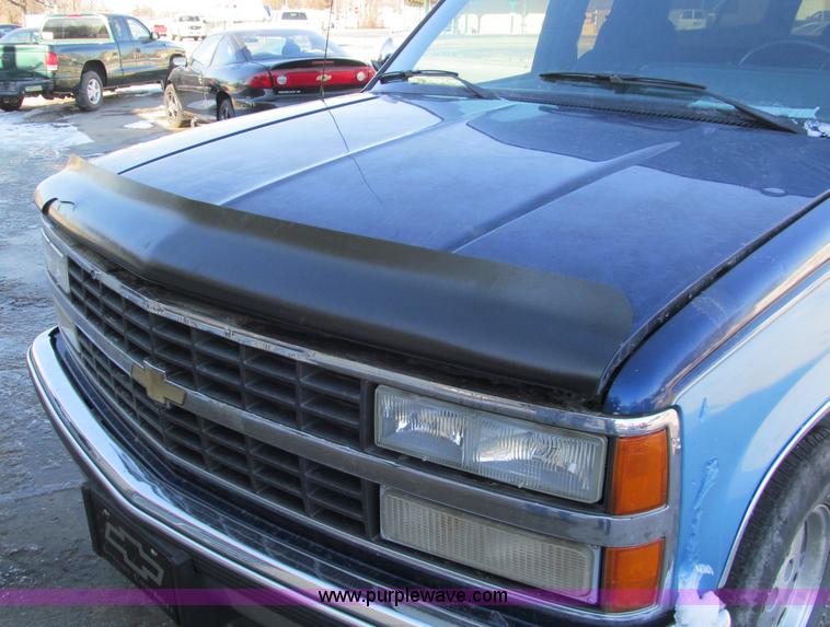 image for item E5873 1993 Chevrolet 1500 Extended Cab pickup truck