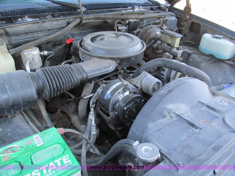 image for item E5873 1993 Chevrolet 1500 Extended Cab pickup truck