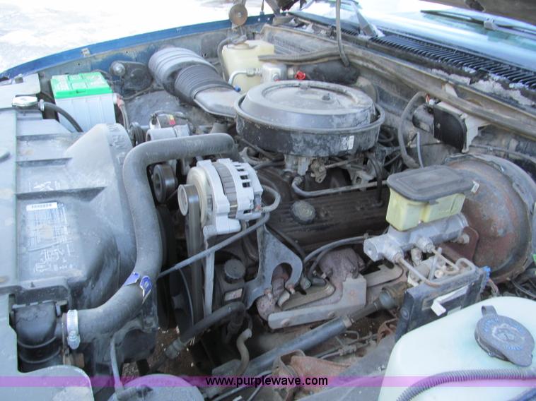 image for item E5873 1993 Chevrolet 1500 Extended Cab pickup truck