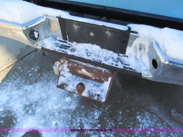 image for item E5873 1993 Chevrolet 1500 Extended Cab pickup truck