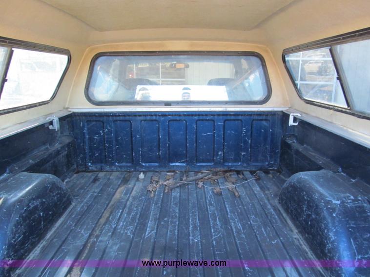 image for item E5873 1993 Chevrolet 1500 Extended Cab pickup truck