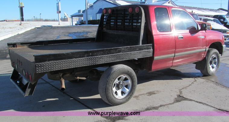 image for item E5875 1997 Toyota T100 DX Xtracab flatbed pickup truck