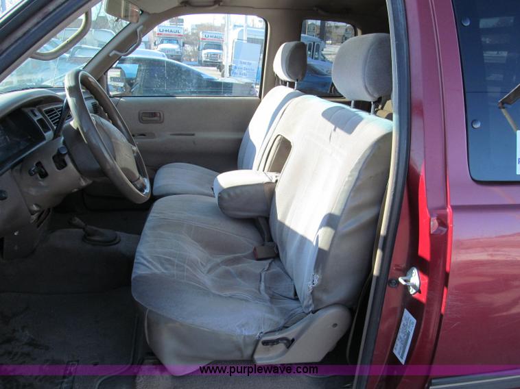 image for item E5875 1997 Toyota T100 DX Xtracab flatbed pickup truck