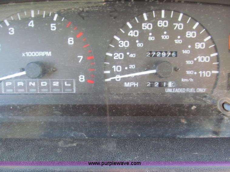 image for item E5875 1997 Toyota T100 DX Xtracab flatbed pickup truck