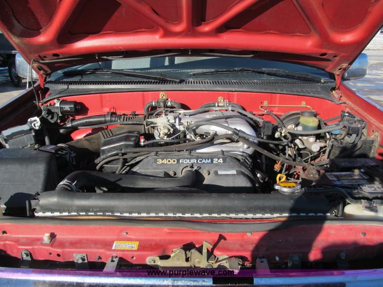 image for item E5875 1997 Toyota T100 DX Xtracab flatbed pickup truck