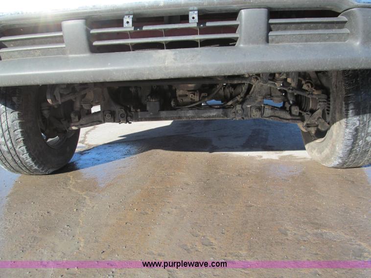 image for item E5875 1997 Toyota T100 DX Xtracab flatbed pickup truck