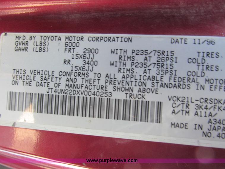 image for item E5875 1997 Toyota T100 DX Xtracab flatbed pickup truck