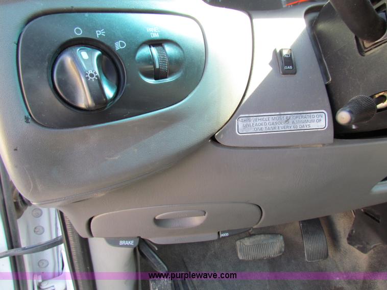 image for item E8104 1999 Ford F150 XL pickup truck