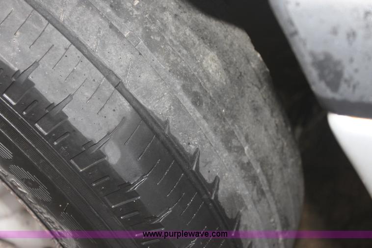 image for item E8104 1999 Ford F150 XL pickup truck