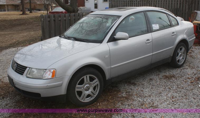 image for item F2865 2001 Volkswagen Passat GLX