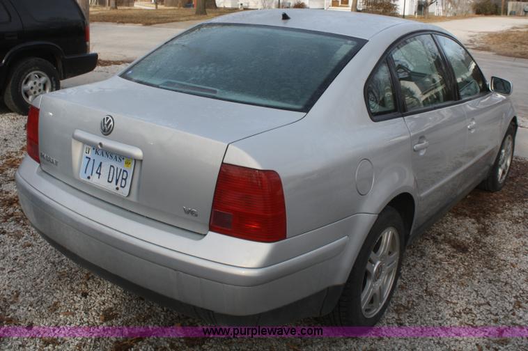 image for item F2865 2001 Volkswagen Passat GLX