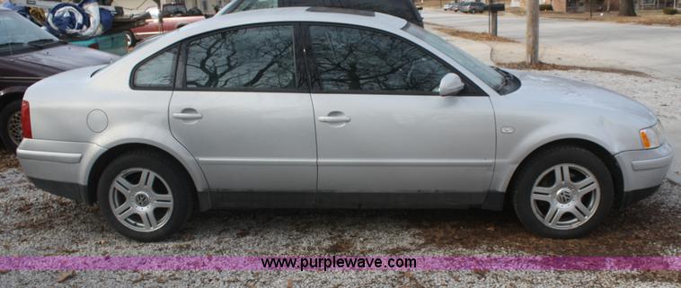 image for item F2865 2001 Volkswagen Passat GLX