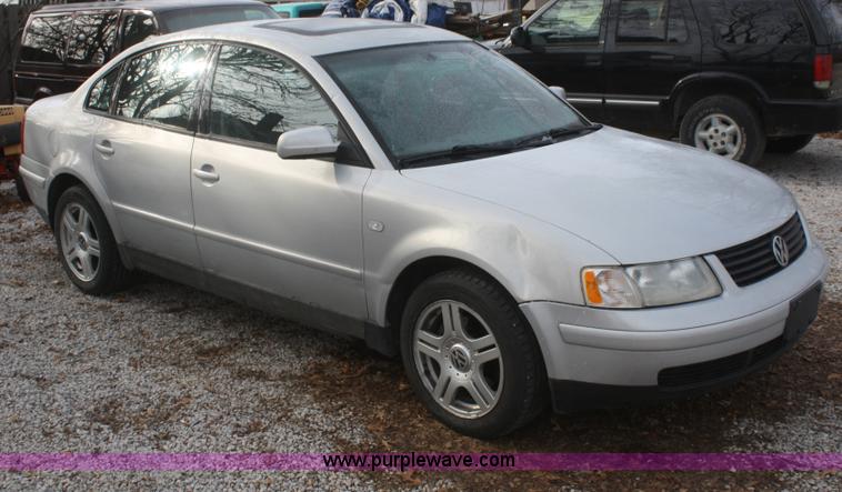 image for item F2865 2001 Volkswagen Passat GLX