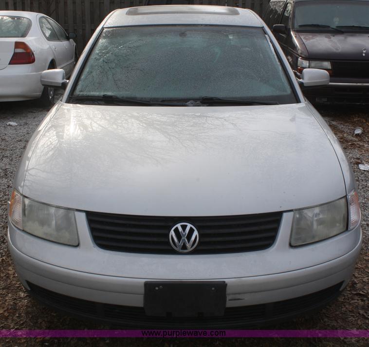 image for item F2865 2001 Volkswagen Passat GLX