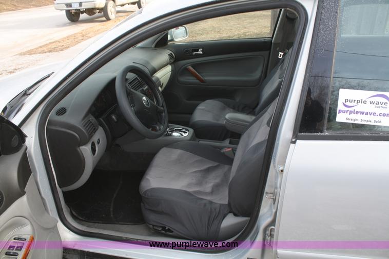 image for item F2865 2001 Volkswagen Passat GLX