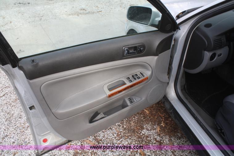 image for item F2865 2001 Volkswagen Passat GLX