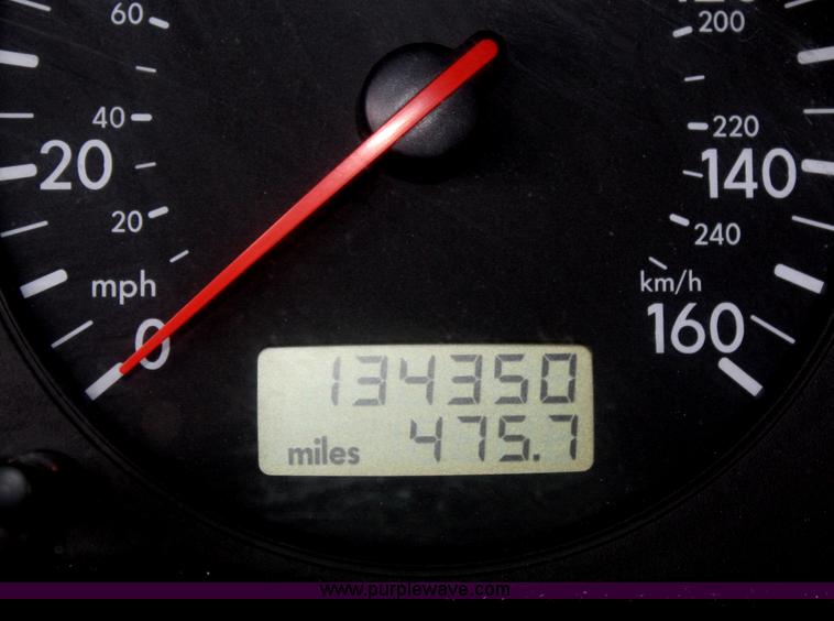 image for item F2865 2001 Volkswagen Passat GLX