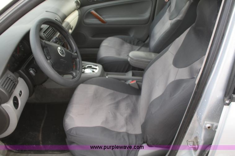 image for item F2865 2001 Volkswagen Passat GLX