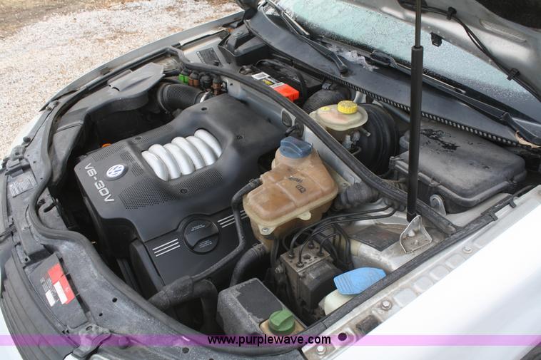 image for item F2865 2001 Volkswagen Passat GLX