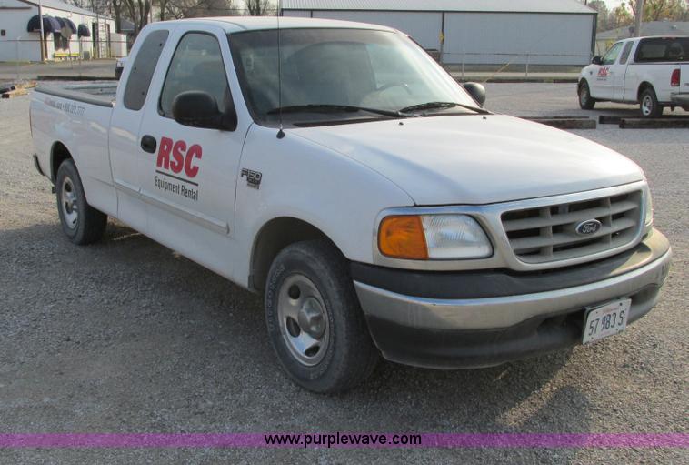 image for item F4046 2004 Ford F150 XLT SuperCab pickup truck